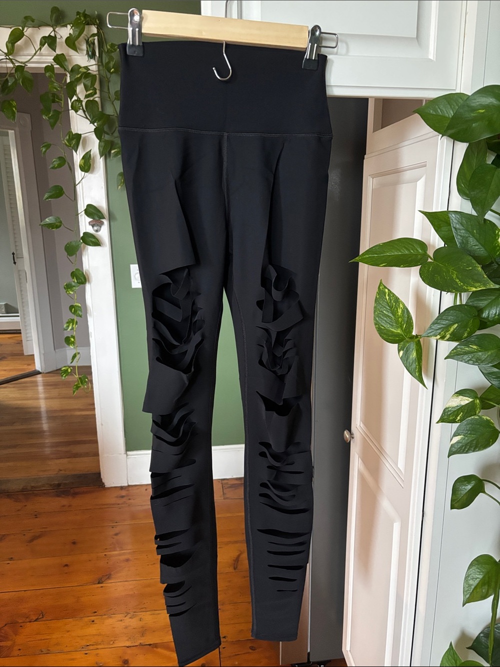 ALO Yoga Black High-Waist Leggings with Cutout Detail
